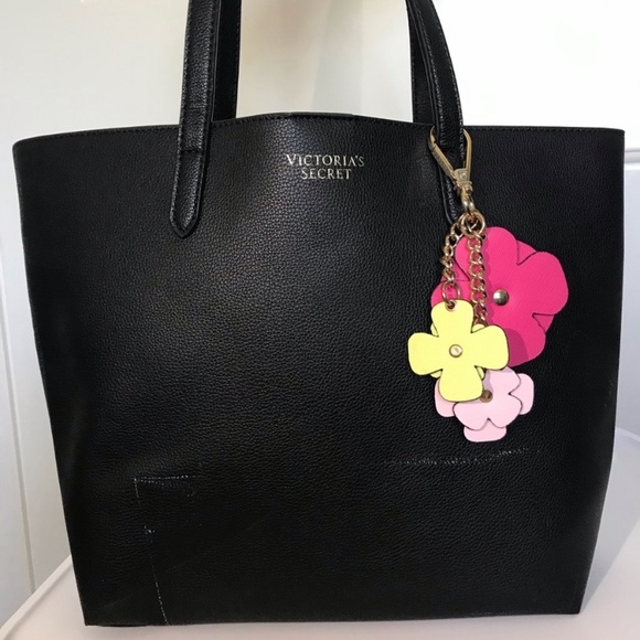 Victoria's Secret Handbags - 🚨 2/$20 Victoria Secret Tote Bag